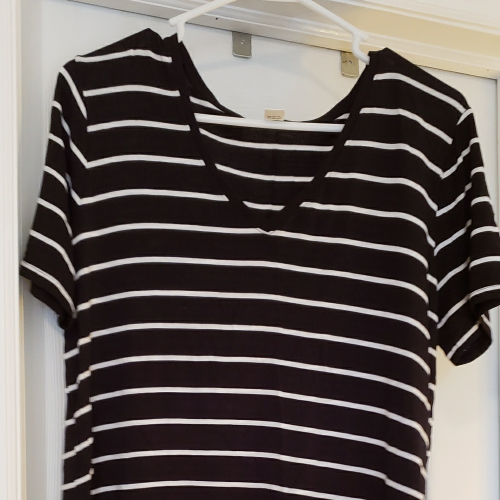 Old Navy T shirt